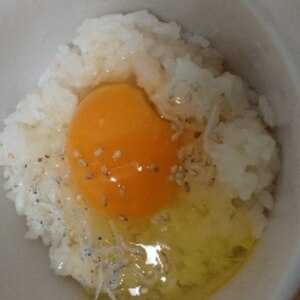 簡単☆ごま油香る♪ちりめんじゃことごまの卵かけご飯